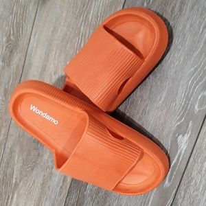 Wondamo orange flip flops. NWT. 7.5 to 8.5 wide